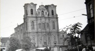 Plac Bernardyński 1974 - Kościół Franciszkanów  Foto: 