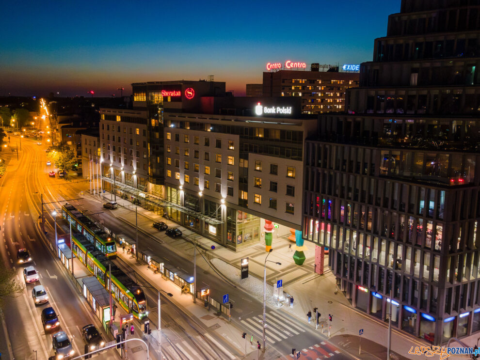 Sheraton, Skumulatory, Tramwaj, noc  Foto: lepszyPOZNAN.pl / Piotr Rychter