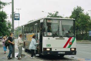 Autosan H10-11.21 na przystanku Zamek. Na linii nr 06 [M. Łansko 13.08.2002 ZTM]  Foto: M. Łańko / ZTM