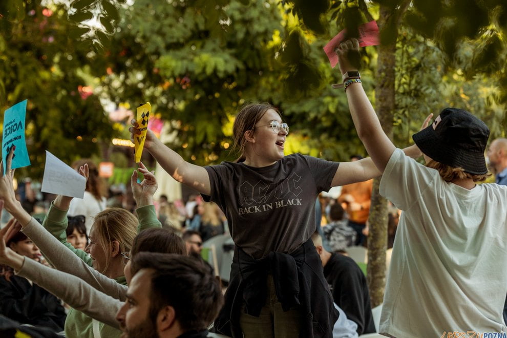 KontenerArt  Foto: Ewelina Jaśkowiak Dziewczyna Aferzysty fotografuje